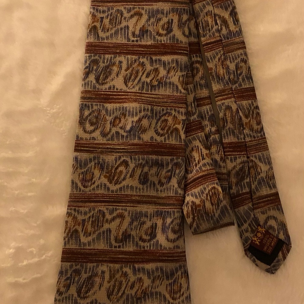 Lavatelli Men’s Tie; 100% Silk; Maroon, Blue, and Beige; Pre-Owned